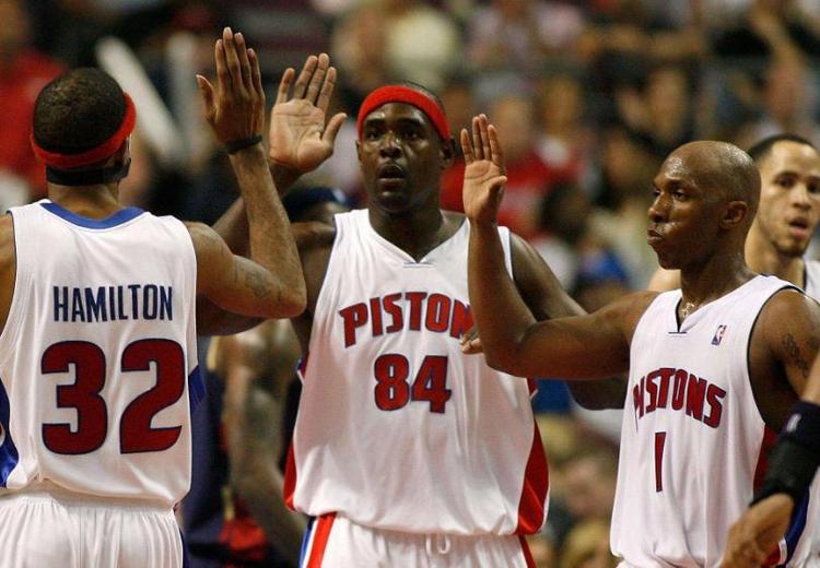 独行侠7人得分上双，浓眉17+17两双，独行侠收获三连胜（独行侠七人上双，浓眉17分17板，豪取三连胜）