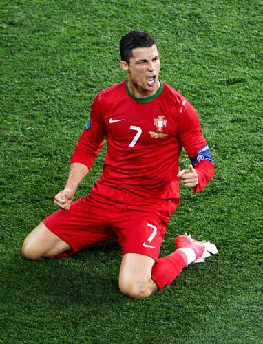 巴萨梅西进球助球队领先塞维利亚（梅西建功助巴萨领先塞维利亚）