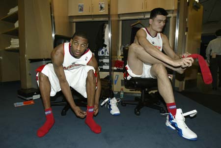 跟队：国米正在关注铃木彩艳、维卡里奥等多位门将（队记：国米考察铃木彩艳、维卡里奥等多名门将）