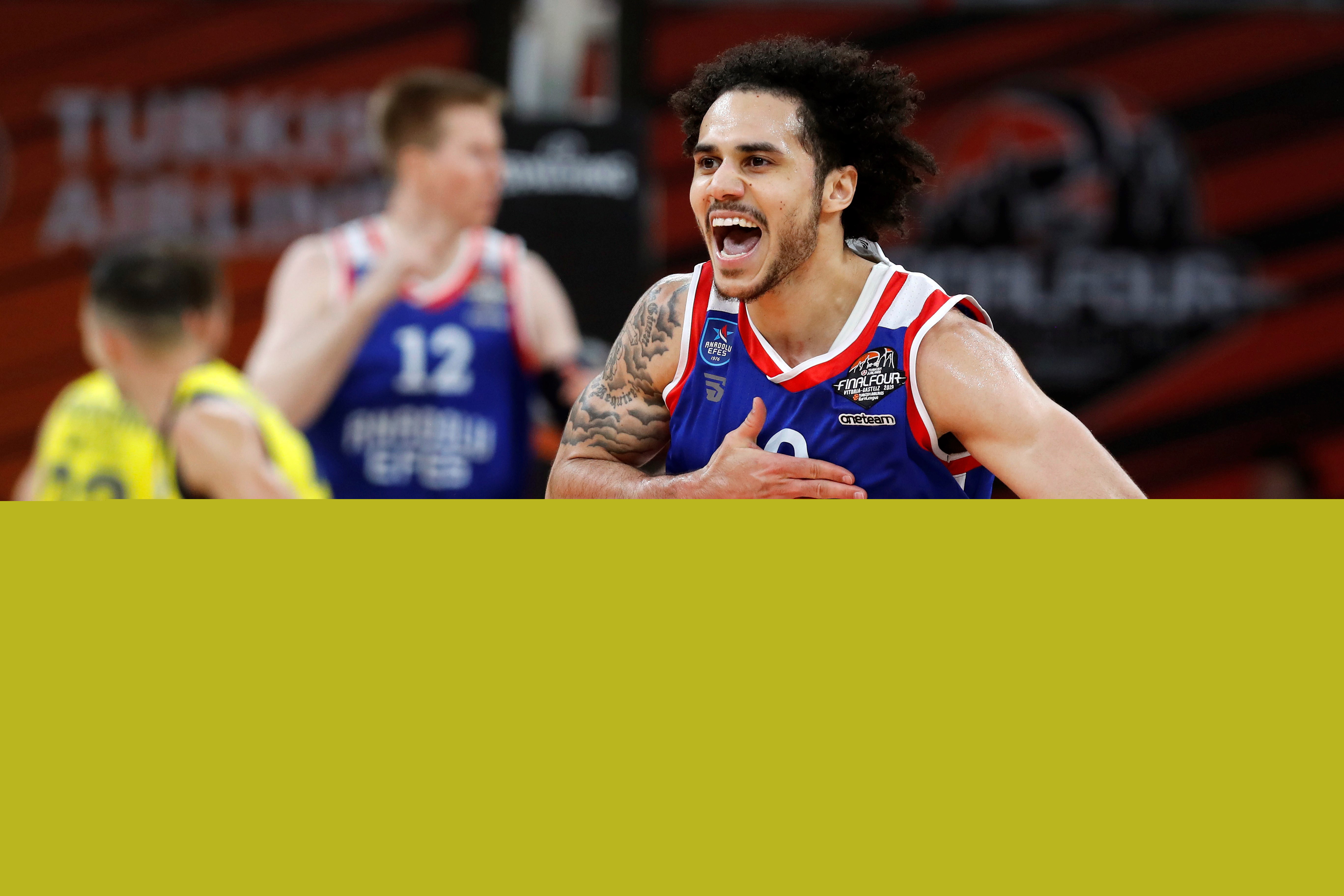 2025赛季，成都蓉城以红焰为刃、热血为甲，在三...（2025赛季，成都蓉城执红焰为刃、以热血为甲，向巅峰进击）