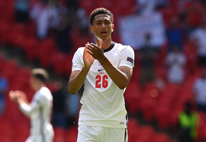 竞彩湃｜热刺主场迎来小蜜蜂，强势维拉能否阻击阿森纳？（竞彩湃｜热刺坐镇主场迎战小蜜蜂，强势维拉能否拦住枪手？）