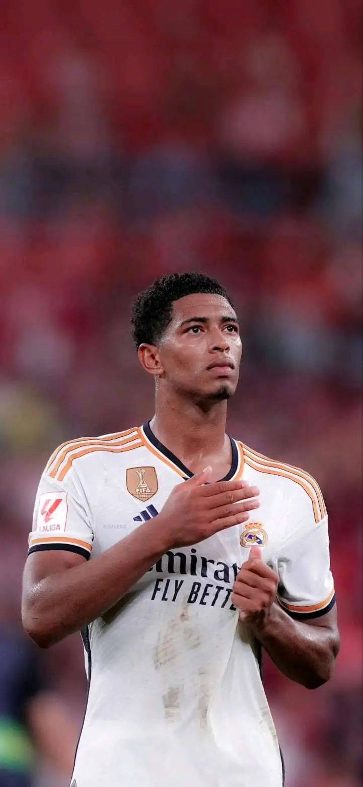 湖人詹姆斯关键三分锁定胜利（詹姆斯关键三分助湖人取胜）