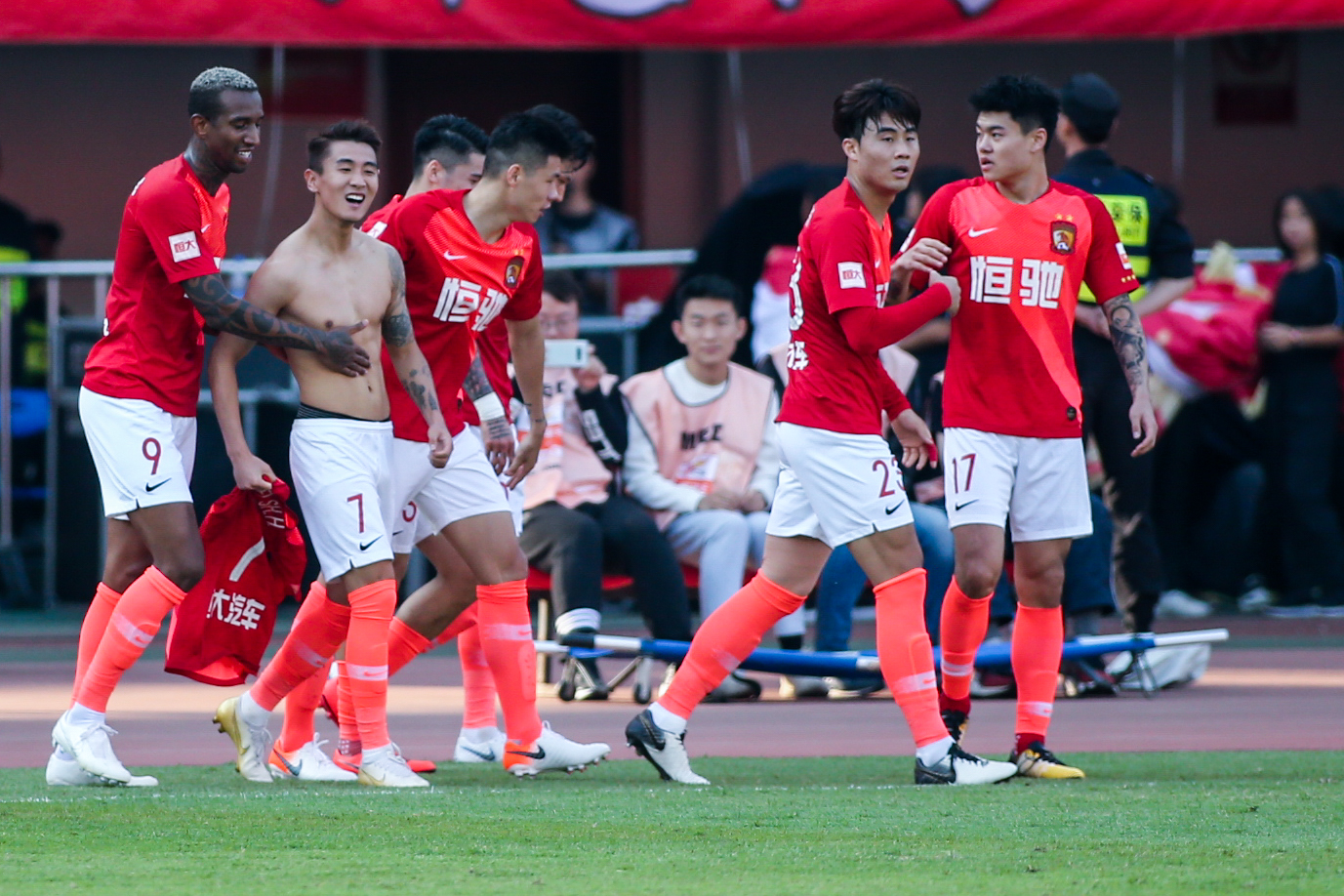 野球场如何成为焦点？