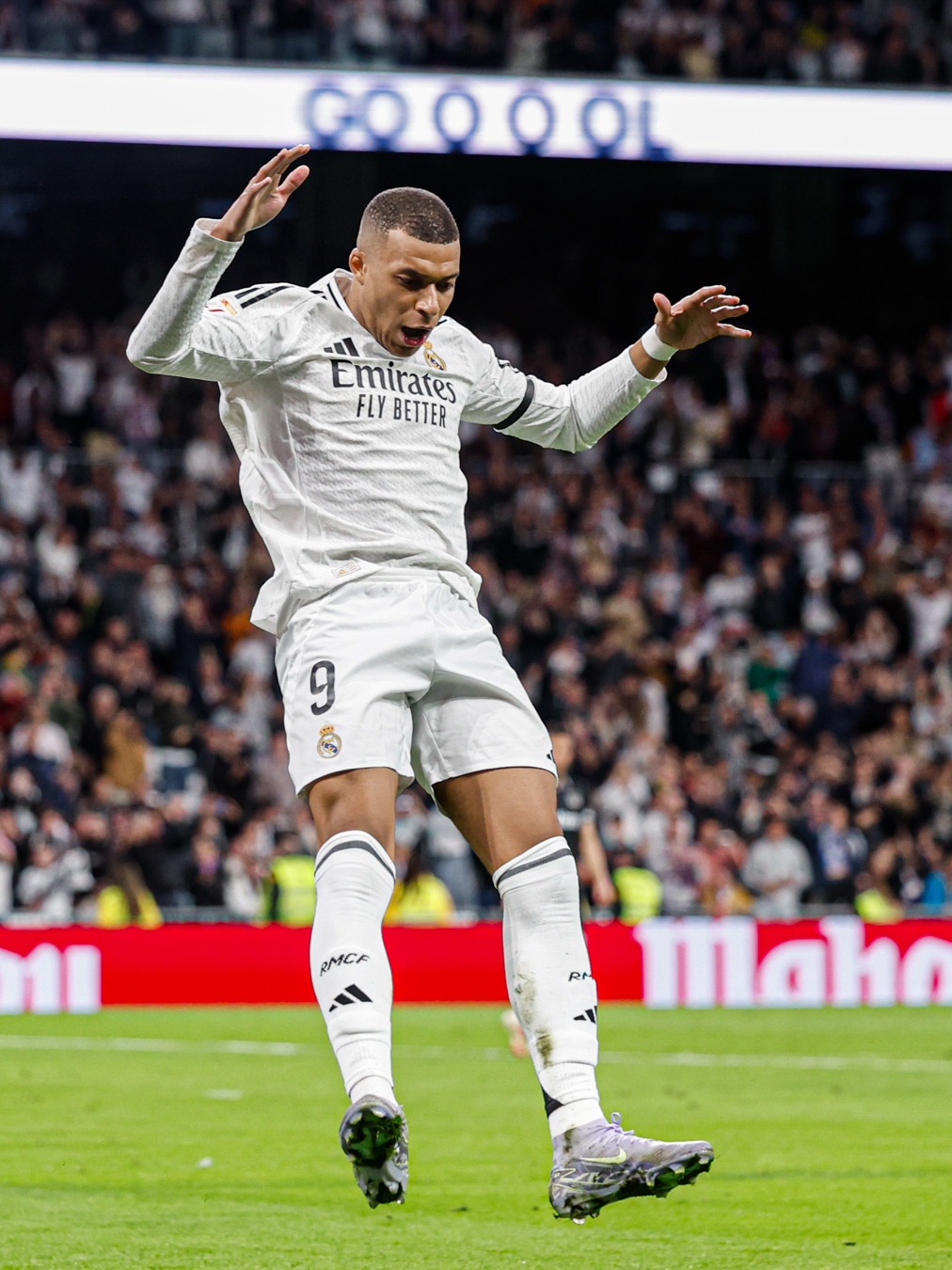 篮球篮网锁定前八席位，季后赛形势明朗（篮网锁定前八席位，季后赛格局愈发清晰）