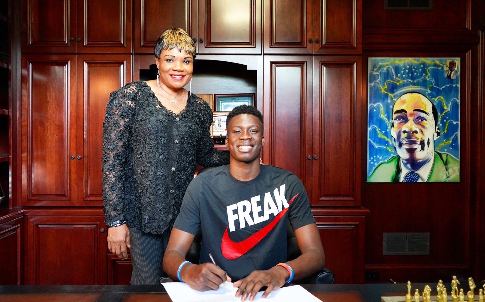 阿姆拉巴特：安东尼不该吃红牌，他并非故意踢对方面部（阿姆拉巴特：安东尼不应被罚下，他并非故意踢中对方脸部）