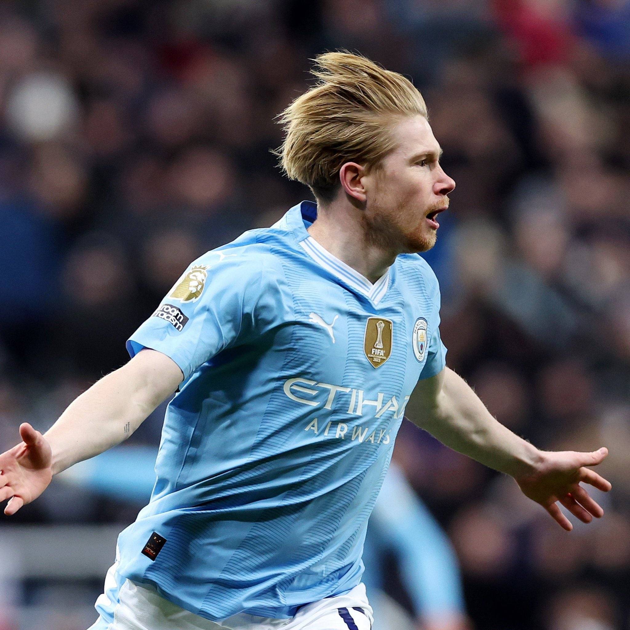 科斯塔库塔：点球毫无逻辑，这么吹一个半场能吹17、18个点球（科斯塔库塔：点球判罚毫无章法，按这尺度半场能吹出十七八个点球）